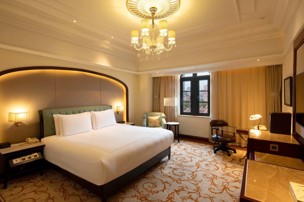Номер Deluxe InterContinental Shanghai Ruijin, an IHG Hotel - Downtown Historic Iconic Garden Hotel