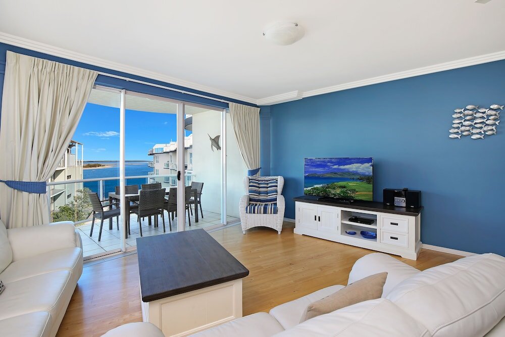 Номер Superior пентхаус с 3 комнатами с балконом и с частичным видом на море Watermark Resort Caloundra