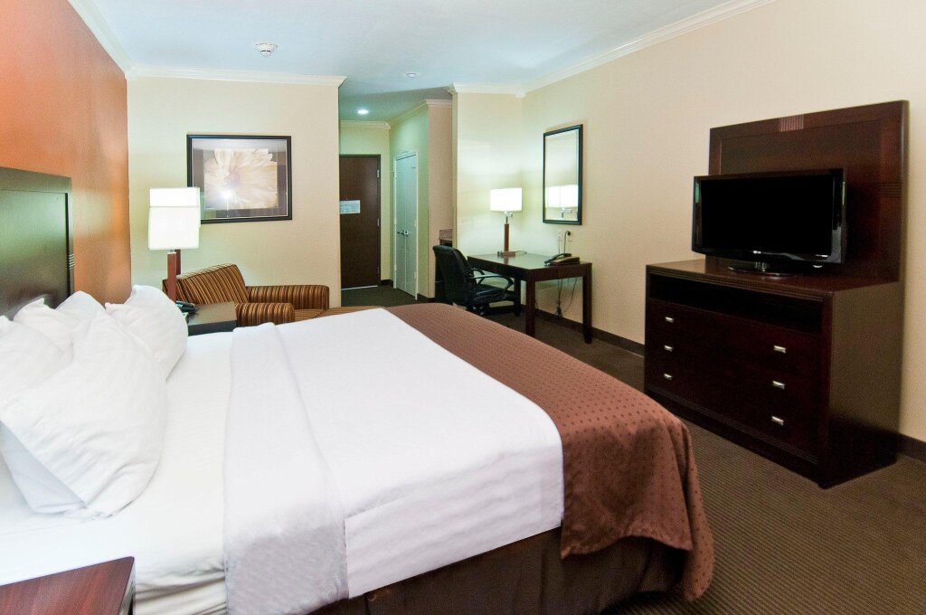 Номер Standard Holiday Inn Hotel & Suites Lake Charles South, an IHG Hotel