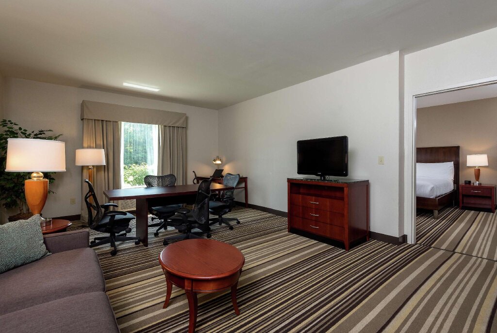 Двухместный люкс c 1 комнатой Hilton Garden Inn Philadelphia-Fort Washington