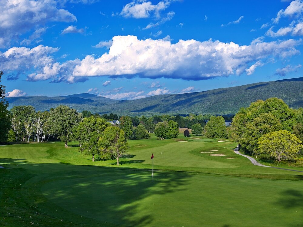 Четырёхместный номер Standard с видом на горы The Equinox Golf Resort & Spa