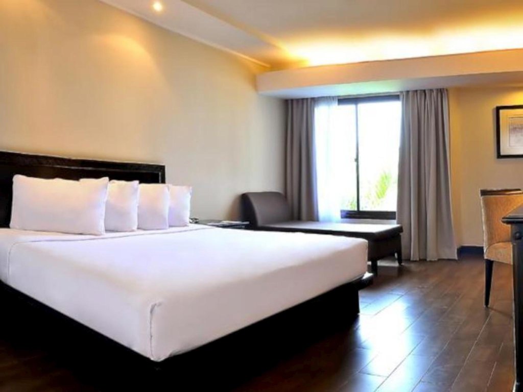 Номер Deluxe Hotel Santika Cirebon