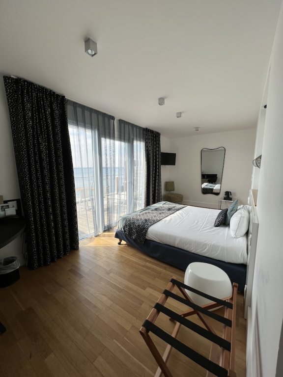 Superior room with balcony and with sea view Les Sables Blancs
