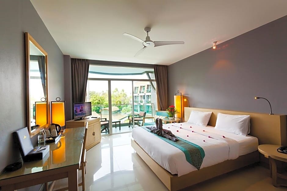 Superior Pool View camera Ramaburin Resort Patong - SHA Extra Plus