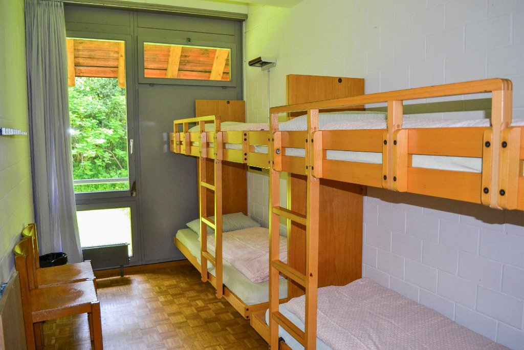 Кровать в общем номере Luzern Youth Hostel