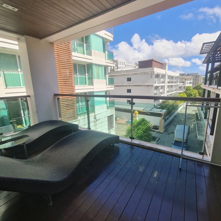 2 Bedrooms Suite with balcony and with garden view The Baycliff Residence