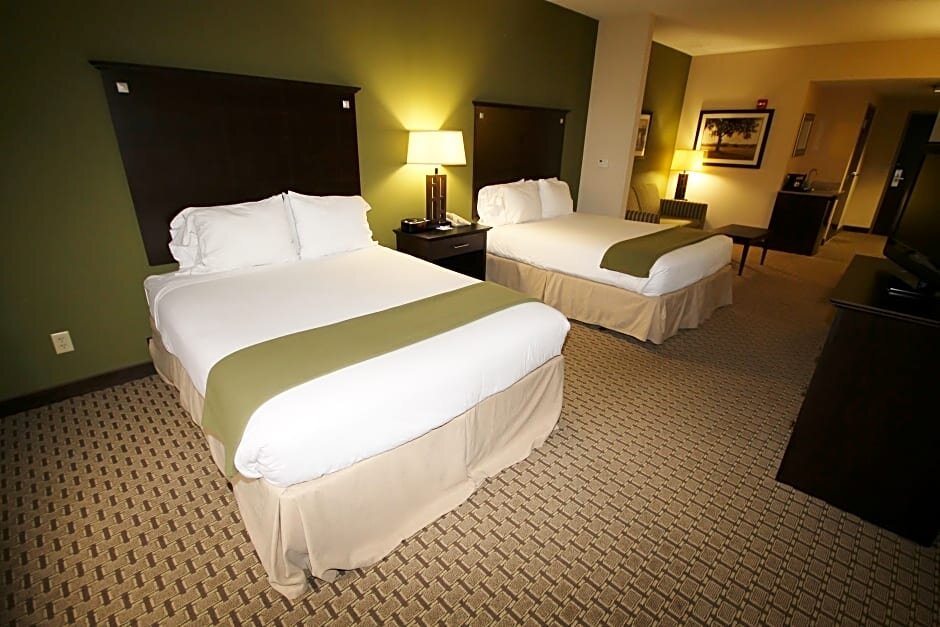 Люкс Standard Holiday Inn Express Hotel & Suites Opelika Auburn, an IHG Hotel
