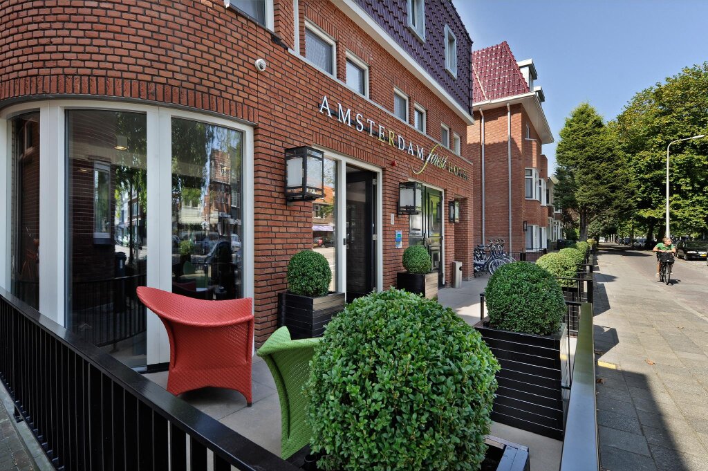 Bett im Wohnheim Amsterdam Forest Hotel
