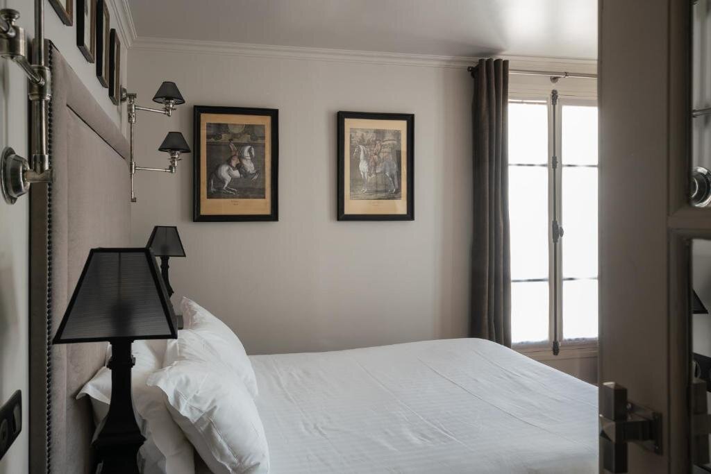 Двухместный номер Comfort с балконом Hotel Saint-Louis en L'Isle - Notre-Dame