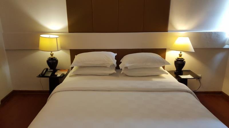 Deluxe room with city view East Hotel