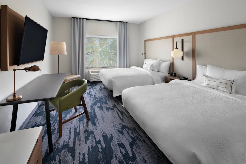 Четырёхместный номер Standard Fairfield Inn & Suites by Marriott Lake Geneva