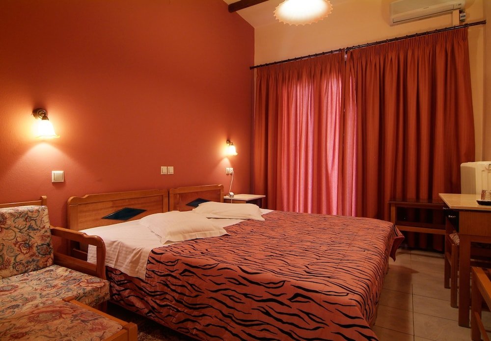 Standard Double room with balcony and with city view Hotel Varonos