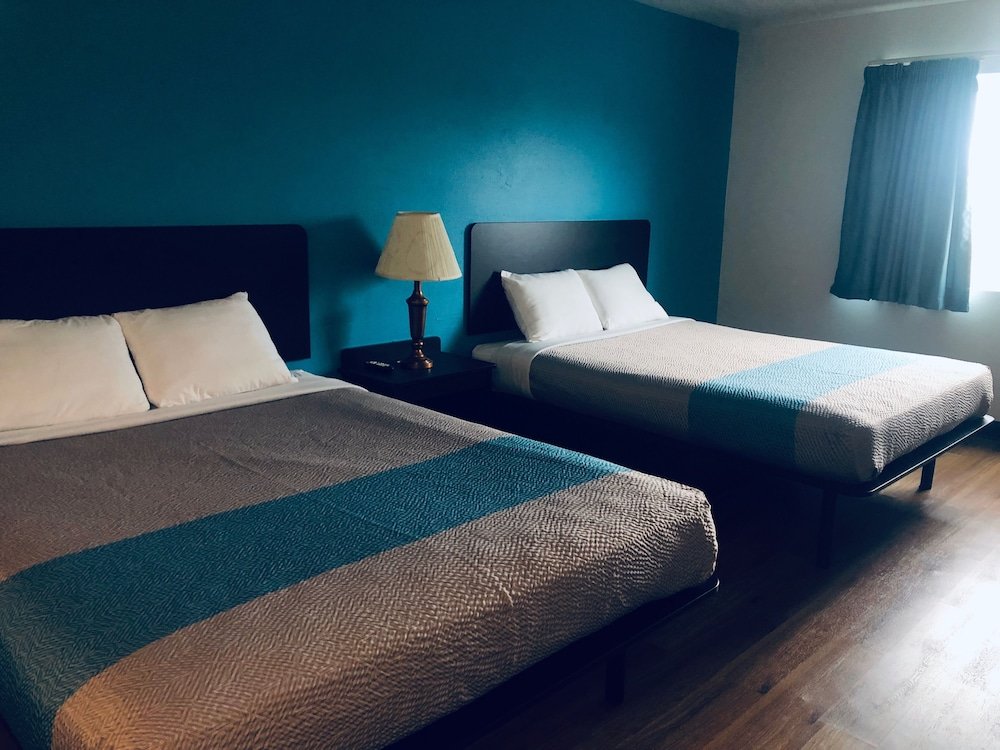 Standard Vierer Zimmer Troy Inn and Suites