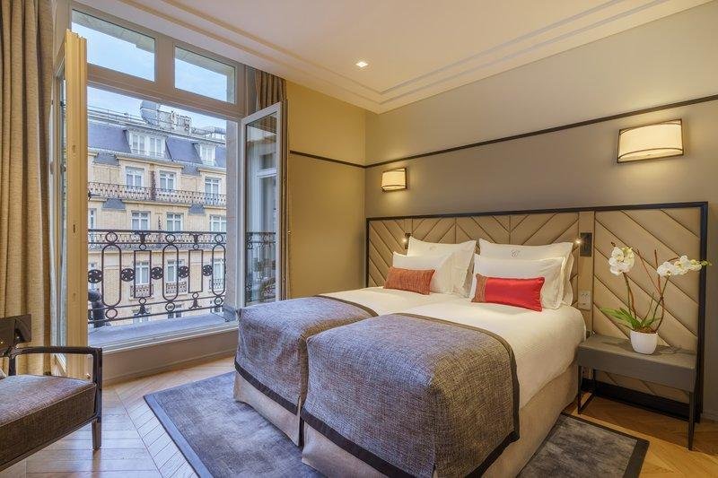 Кровать в общем номере с 2 комнатами Fraser Suites Le Claridge Champs-Elysées