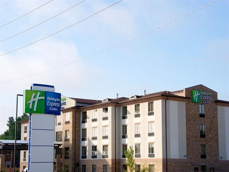 Люкс Economy Holiday Inn Express & Suites St Louis Airport, an IHG Hotel
