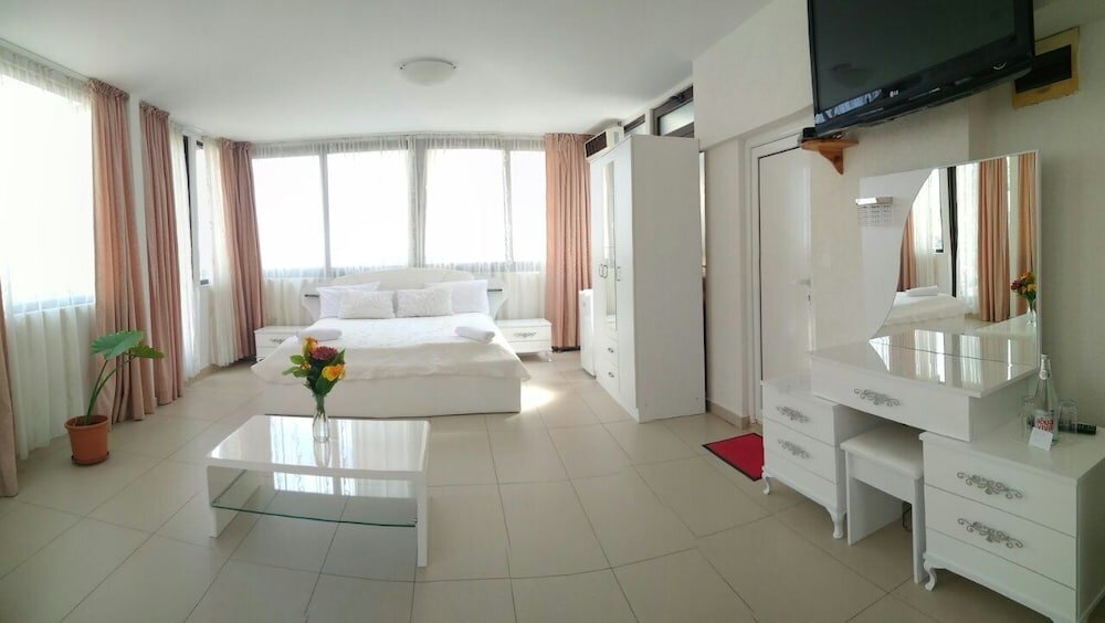 Camera doppia Standard con balcone e con vista mare Saki Apartments