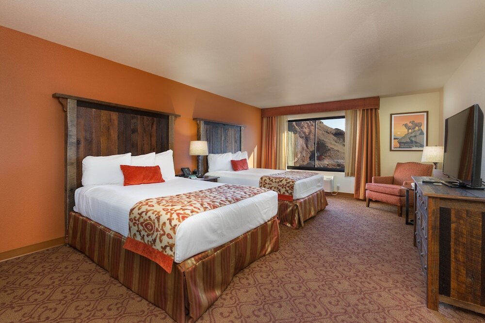 Deluxe Quadruple room with lake view Hoover Dam Lodge