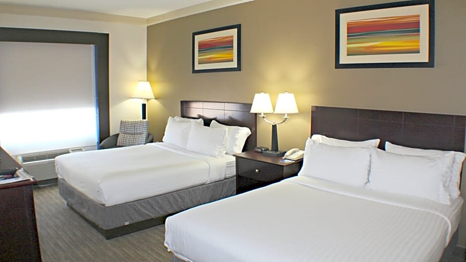 Quadruple Suite Holiday Inn Express Hotel & Suites Plainview, an IHG Hotel