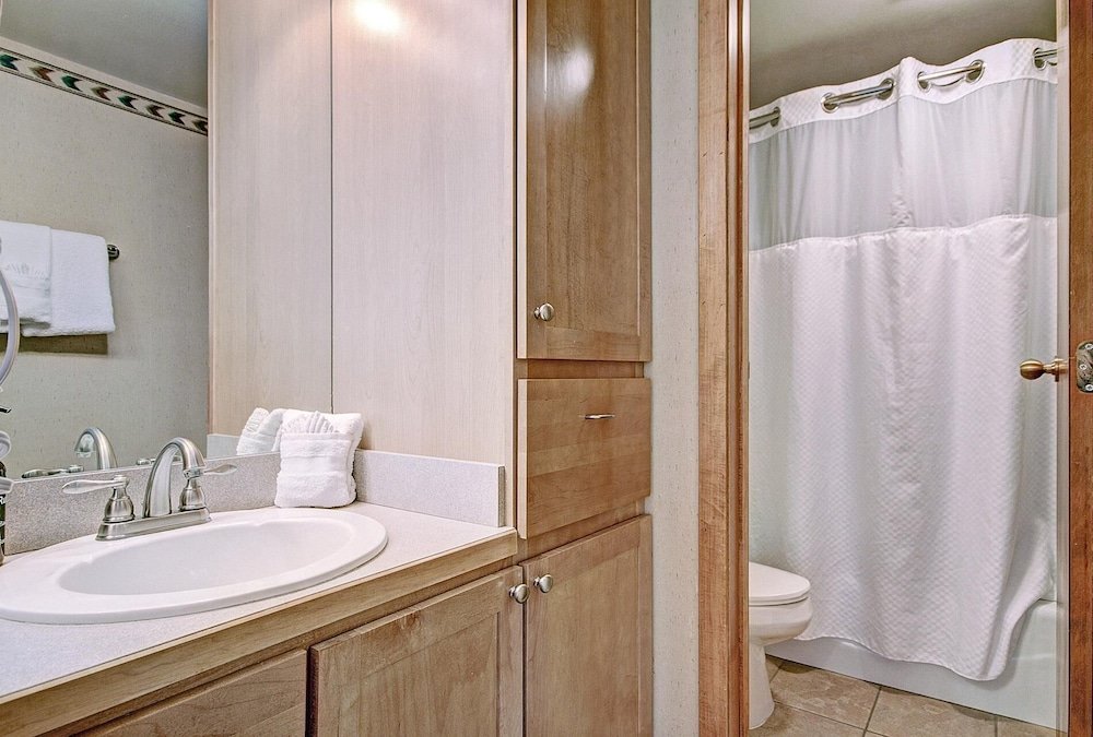 Номер Standard Roomy Condo with Great Amenities - VS438 by RedAwning