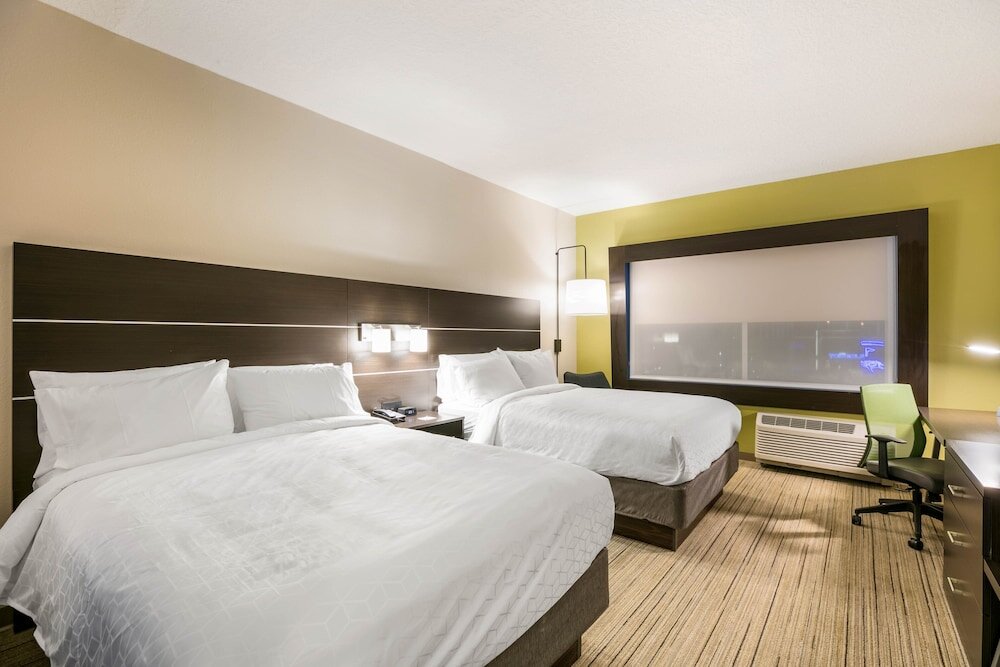 Четырёхместный номер Standard Holiday Inn Express & Suites Jacksonville - Town Center, an IHG Hotel