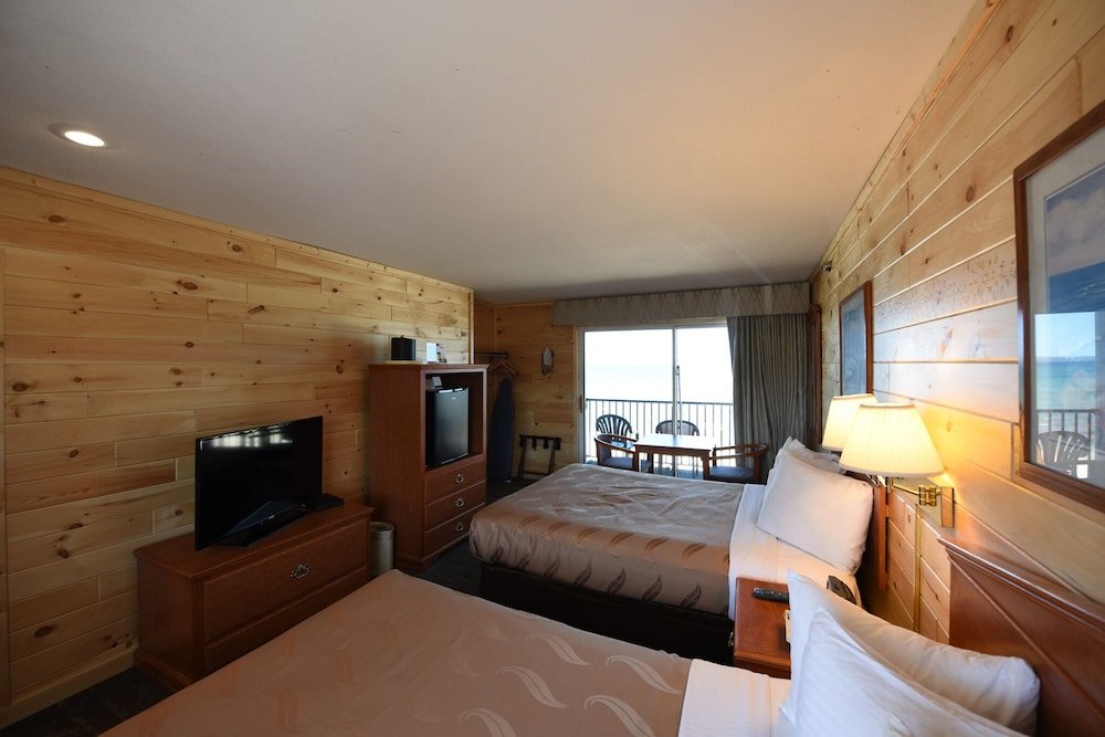 Camera Standard Quality Inn & Suites Beachfront