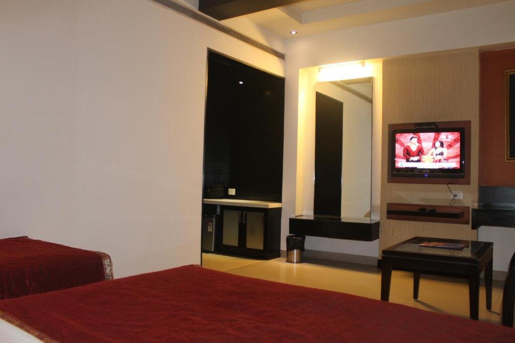 Номер Deluxe Hotel Shri Vinayak at New Delhi Railway Station-By RCG Hotels