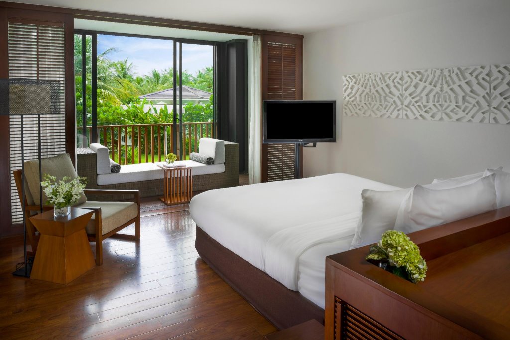 Номер Deluxe с балконом и с видом на океан Sunrise Premium Resort & Spa Hoi An
