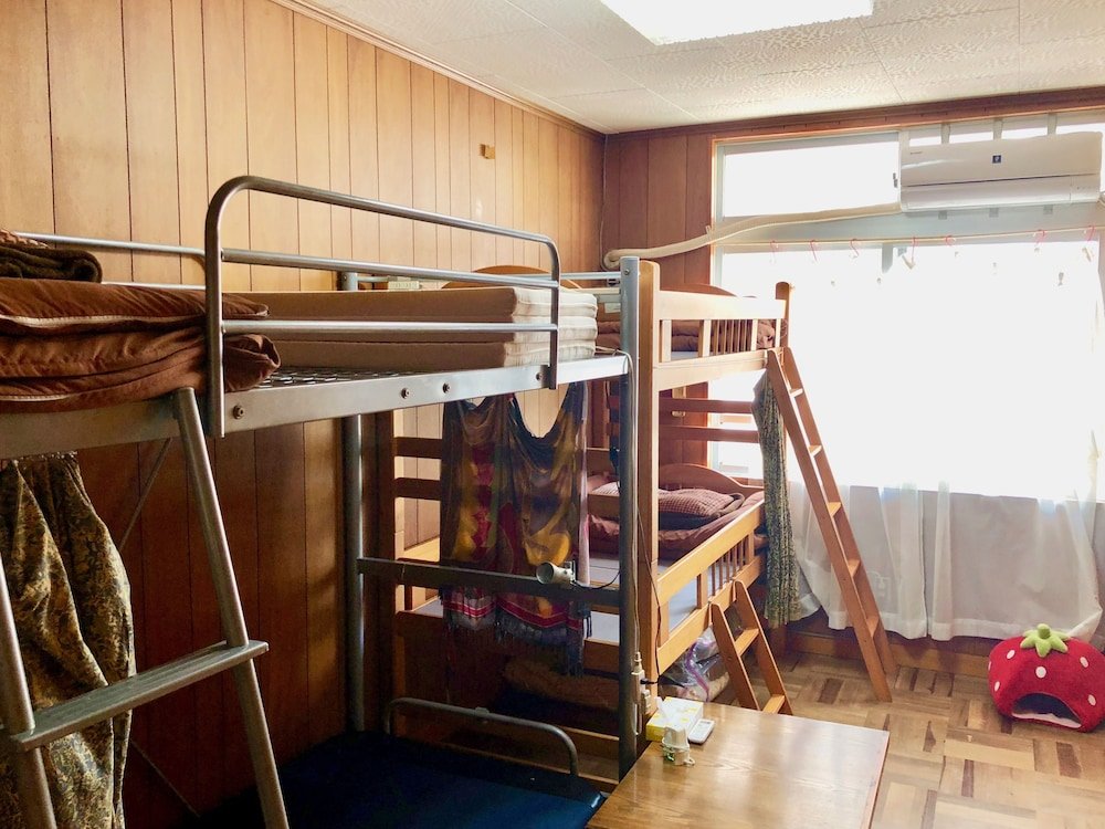 Кровать в общем номере (женский номер) Hostel Yado Ari