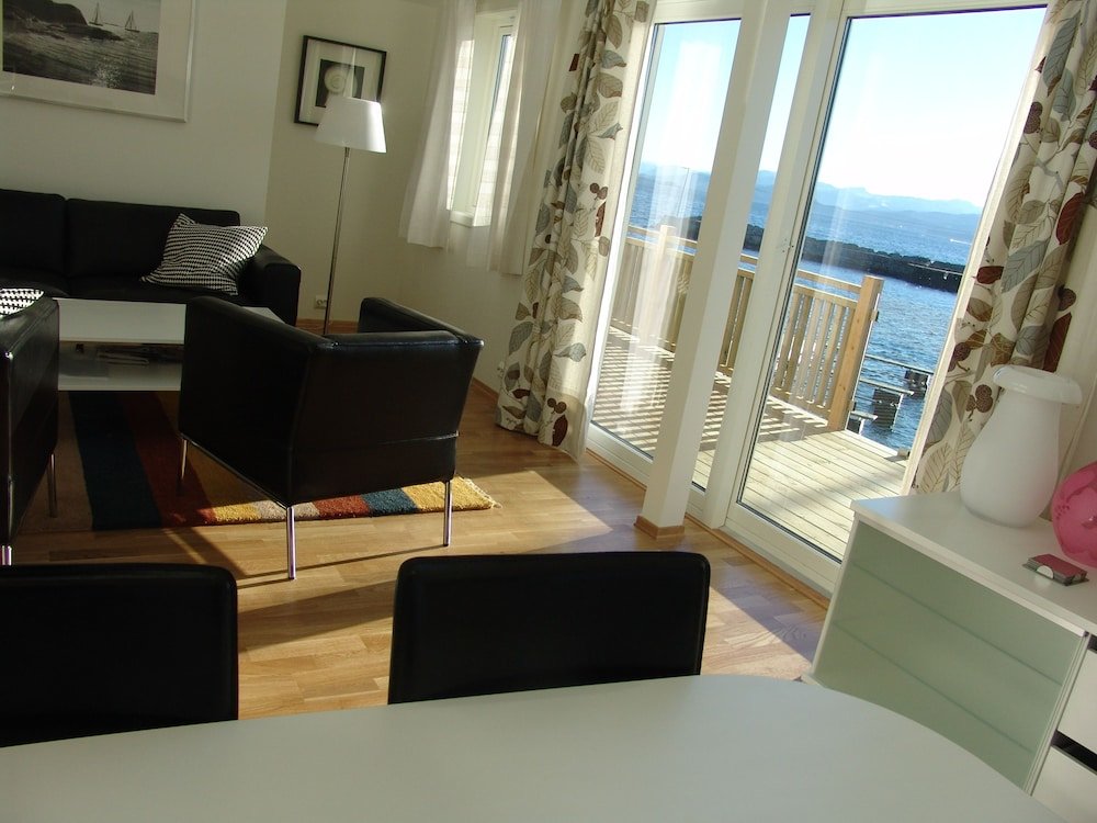 2 Bedrooms Apartment with harbour view Fjordbris Hotel