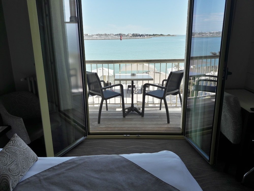 Habitación doble Superior con balcón y con vista al mar Hôtel Les Brises