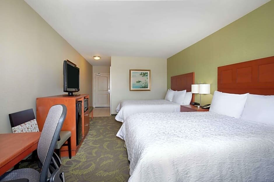 Standard quadruple chambre avec balcon et Vue sur la rivière Hampton Inn & Suites Astoria