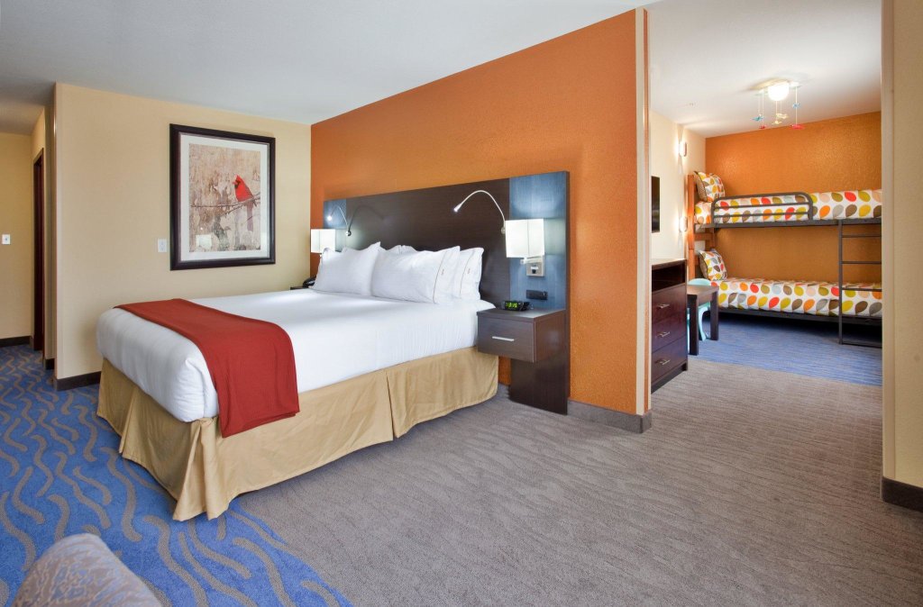 Двухместный люкс c 1 комнатой Holiday Inn Express & Suites St Louis Airport, an IHG Hotel