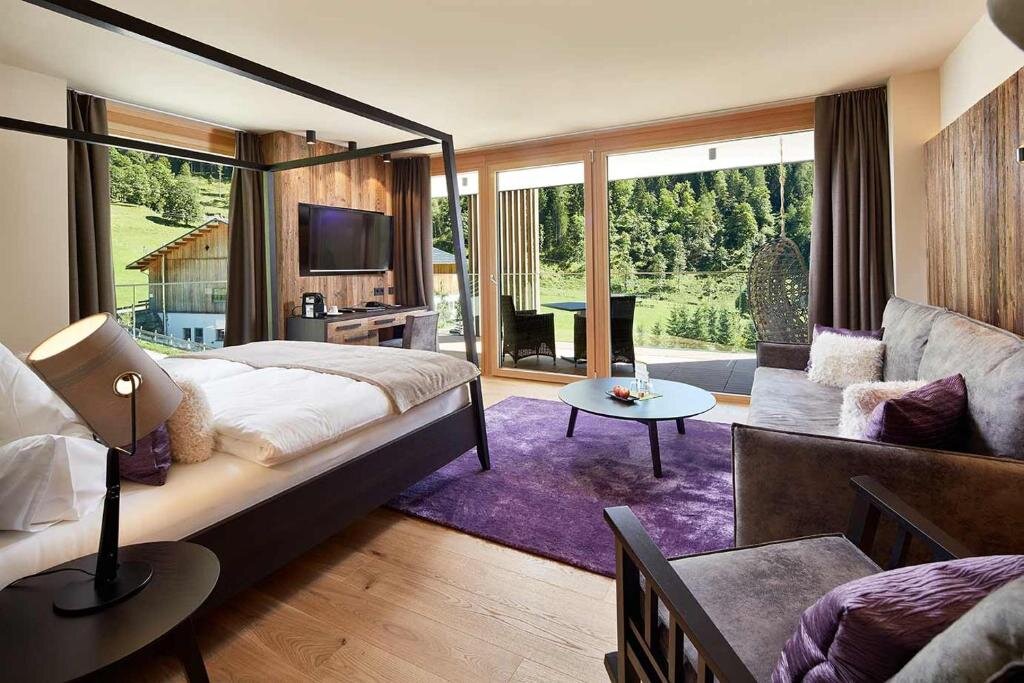 Suite with balcony Alpin Life Resort Lürzerhof