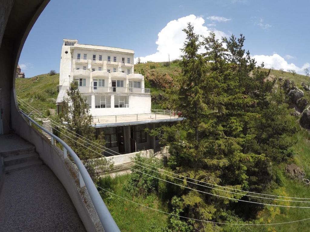 Двухместный номер Standard с балконом и с видом на озеро Sevan Writers House
