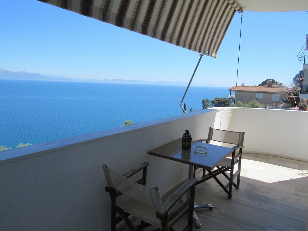 Студия Superior с балконом и с видом на море Kallisto studios