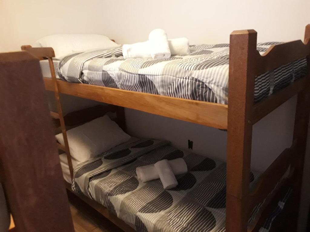 Кровать в общем номере Flight Crew Hostel