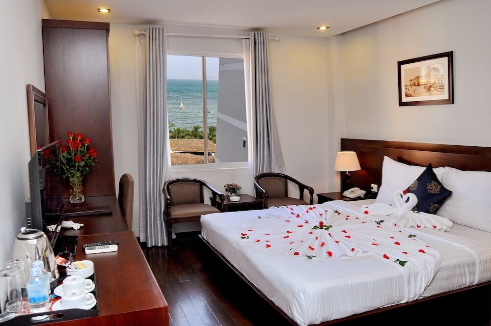 Двухместный номер Deluxe с балконом и с видом на город Begonia Nha Trang Hotel