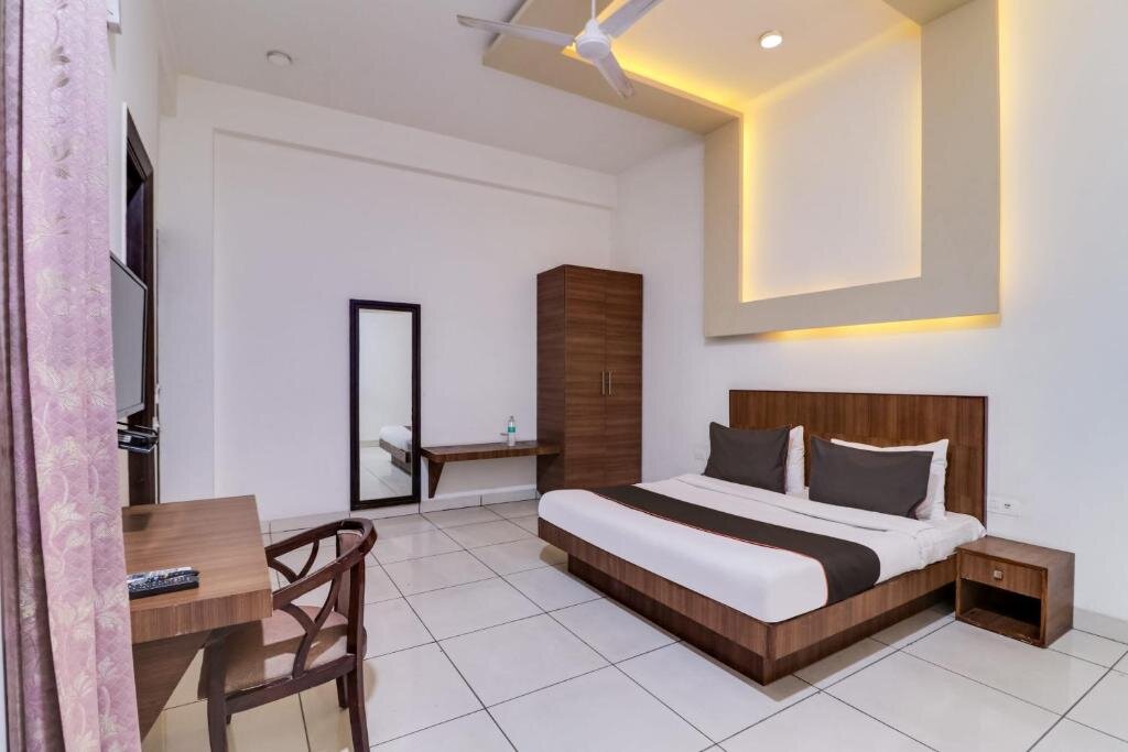 Standard Dreier Zimmer mit Balkon Collection O Collection O Green Plaza Near Inox Gurgaon Dreamz