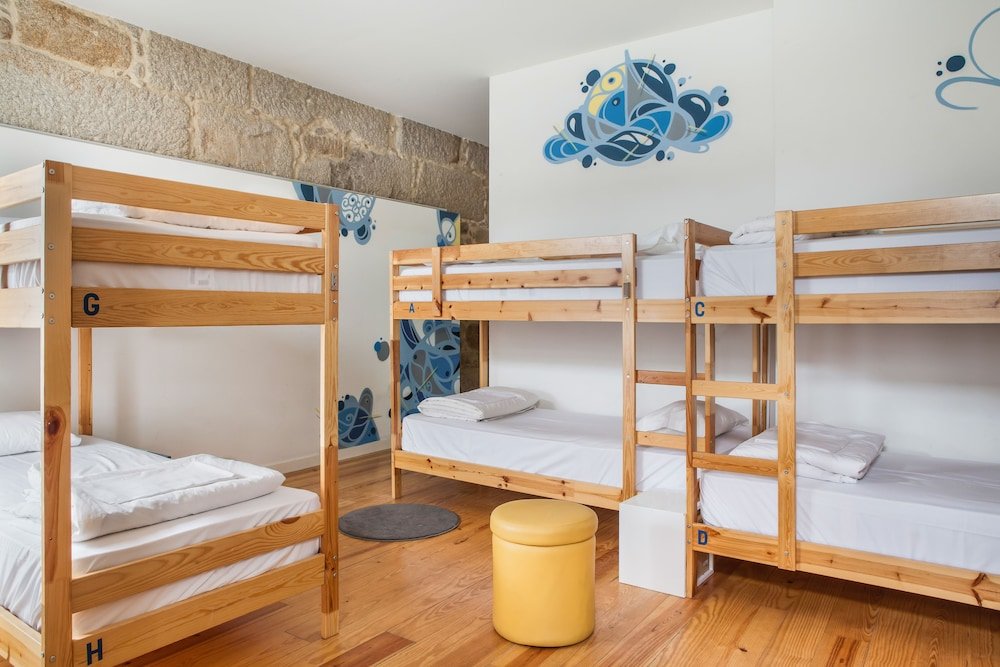 Кровать в общем номере Happy Porto Hostel & Apartments