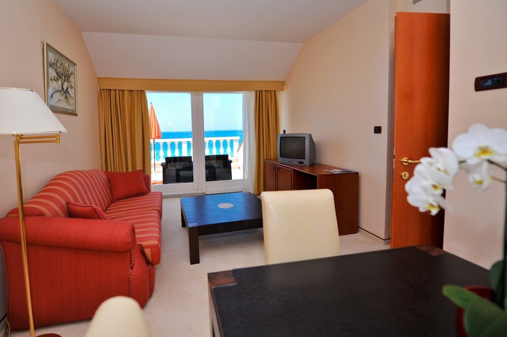 Люкс c 1 комнатой с видом на море Villa Kastel