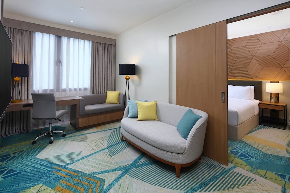 Suite Holiday Inn Cebu City, an IHG Hotel