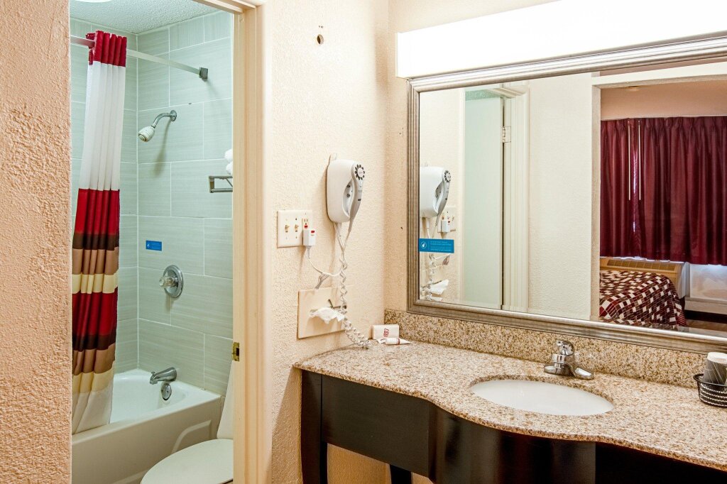 Номер Superior Red Roof Inn and Suites Battle Creek
