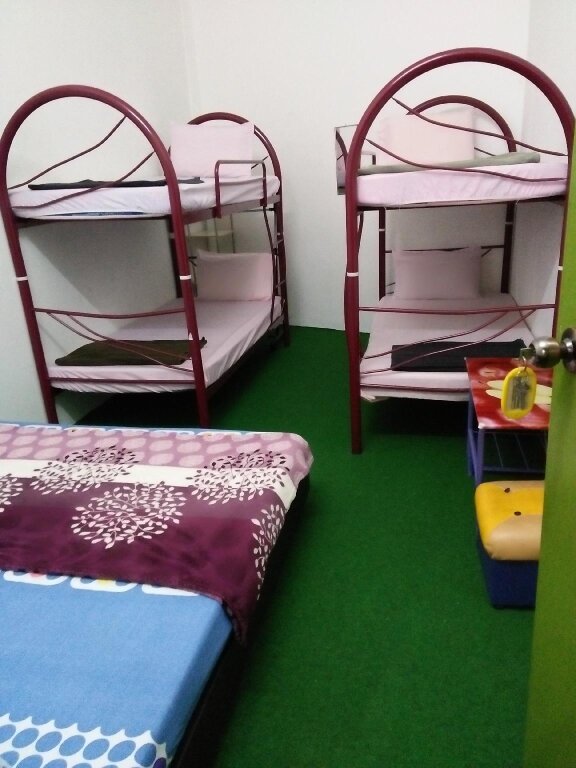 Кровать в общем номере Karim CT Guesthouse