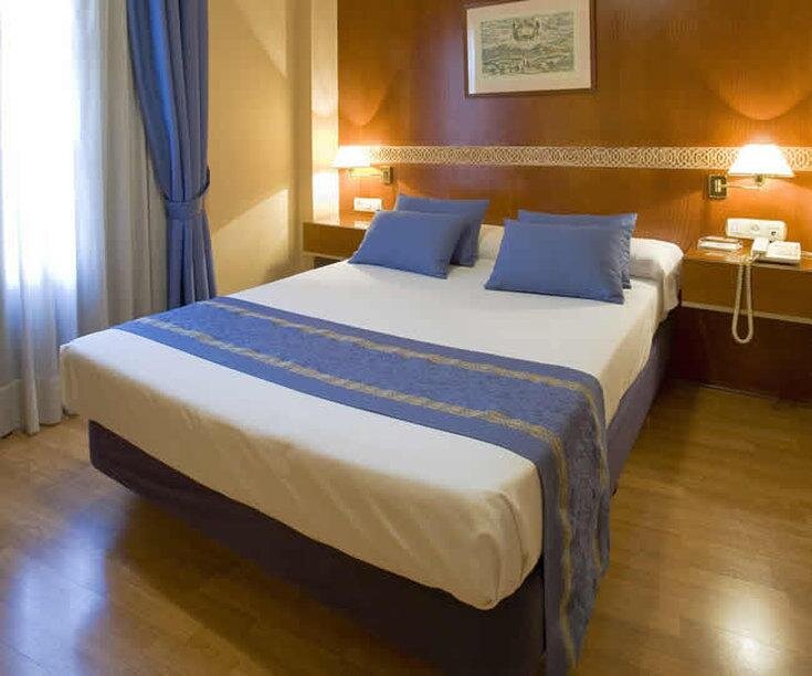 Кровать в общем номере Hotel Dauro Premier