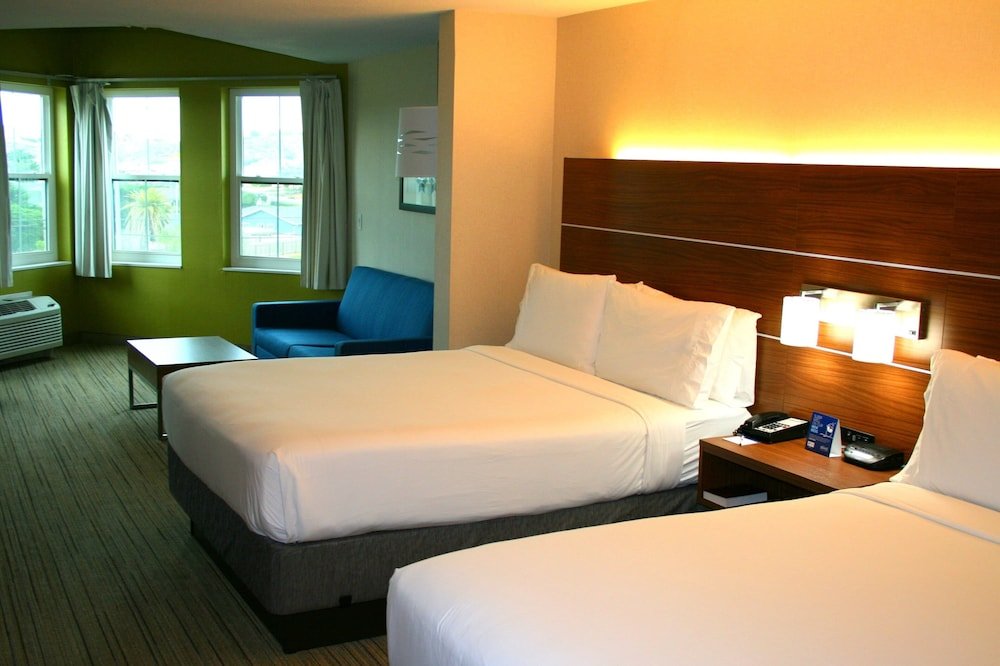 Люкс Holiday Inn Express Hotel & Suites Marina, an IHG Hotel