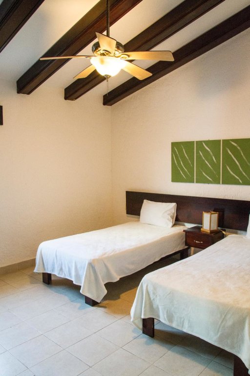 Standard room with balcony Las Gaviotas Hotel & Suites
