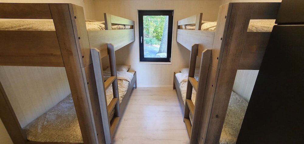 Коттедж Deluxe с 2 комнатами с видом на озеро Långasjönäs Camping & Stugby