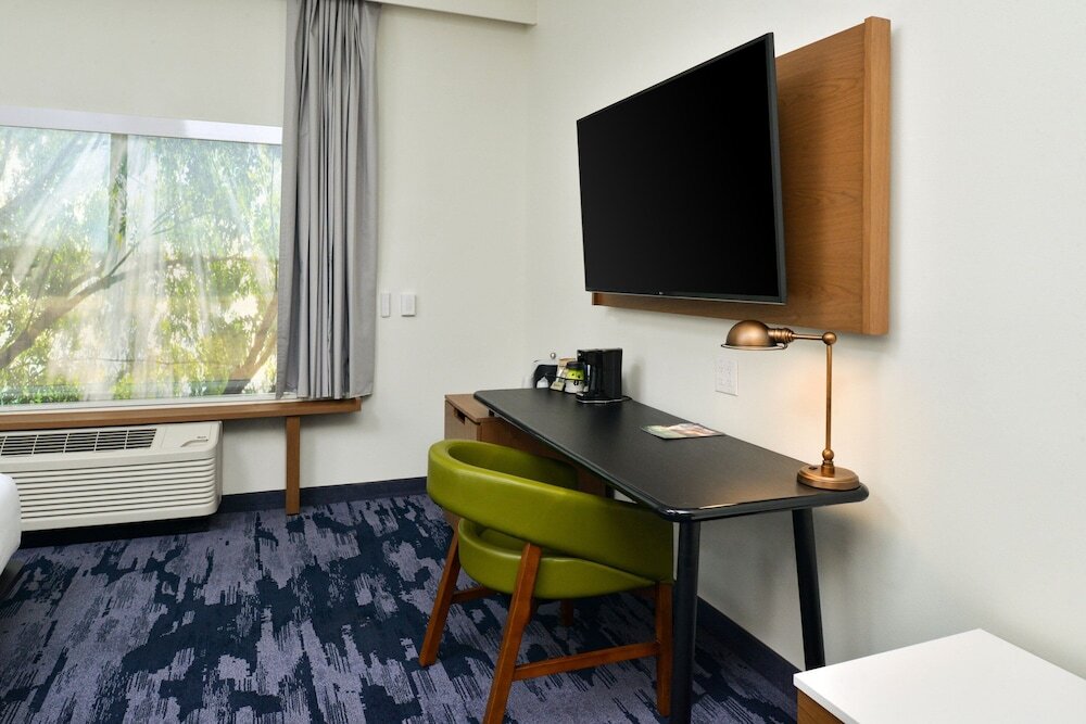 Люкс Fairfield Inn & Suites by Marriott Charlotte University Research Park