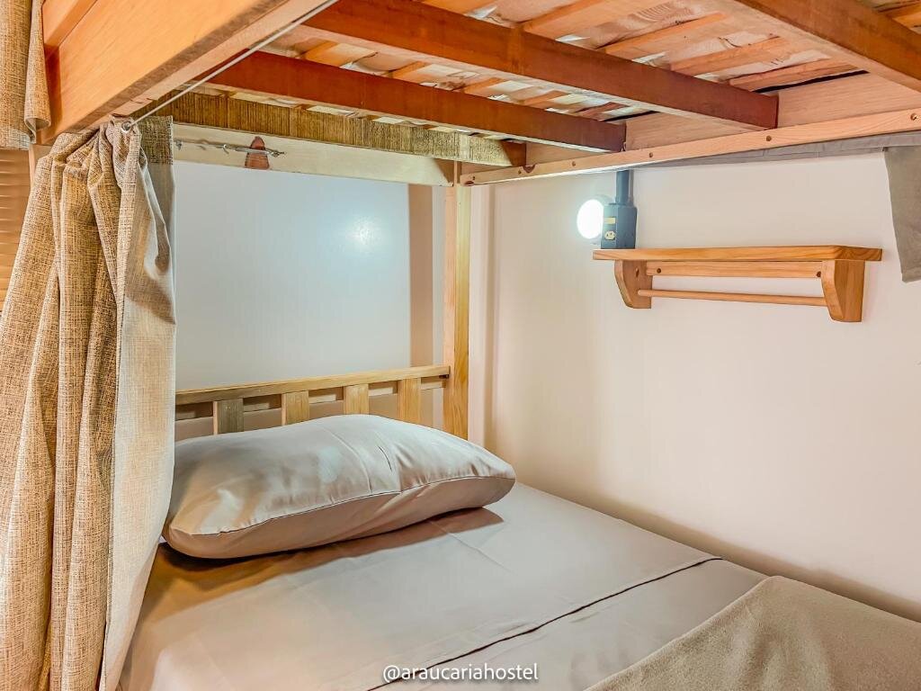 Кровать в общем номере Araucária Hostel