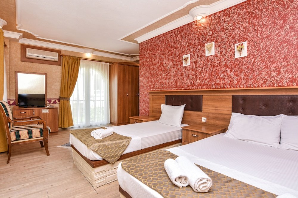 Standard Triple Family room with balcony Otel Türk Evi